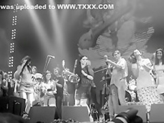 Akvarium Rock Grup Nude Girls in Show