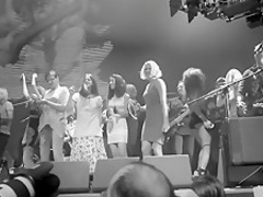 Akvarium Rock Grup Nude Girls in Show