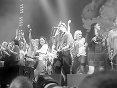 Akvarium Rock Grup Nude Girls in Show