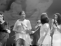 Akvarium Rock Grup Nude Girls in Show