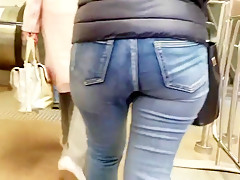 Nice chubby ass at night