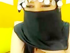 Pregnant arab woman shows pussy