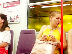 Girls like to look u bahn 1