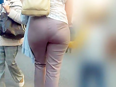 Mature big ass in pants