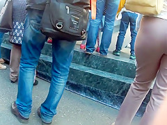 Mature big ass in pants