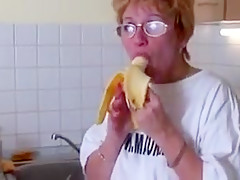 Mature mabel masturbating