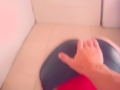 Je lui jicle sur le cul et lui fait lecher mon sperme