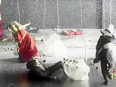 Naked on Stage-128 Ne15