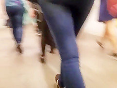 Russian ass in the metro 2