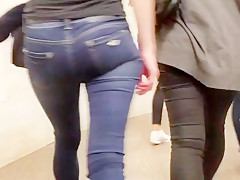 Russian ass in the metro 2