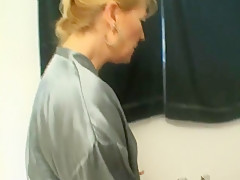 MATURE WOMAN WITH YOUNGER GIRLS  9.2...usb