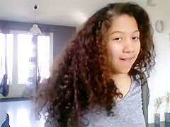 Cette salope de maeva chante comme un pied mais je la baise