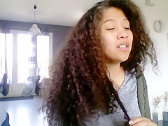 Cette salope de maeva chante comme un pied mais je la baise