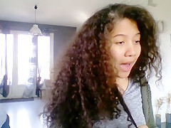 Cette salope de maeva chante comme un pied mais je la baise