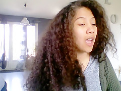 Cette salope de maeva chante comme un pied mais je la baise