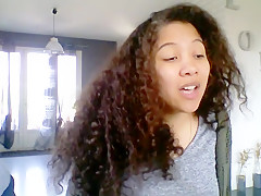 Cette salope de maeva chante comme un pied mais je la baise