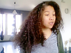 Cette salope de maeva chante comme un pied mais je la baise