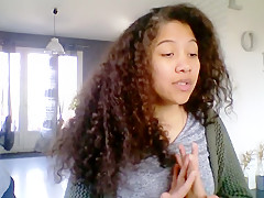 Cette salope de maeva chante comme un pied mais je la baise