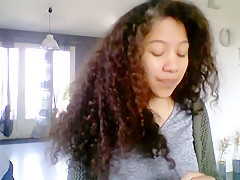 Cette salope de maeva chante comme un pied mais je la baise