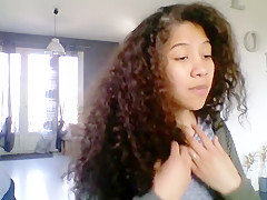 Cette salope de maeva chante comme un pied mais je la baise