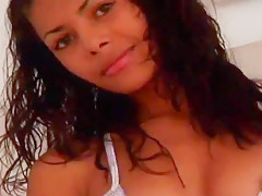 Curious Carina - Cute with curls