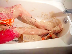 Heelgoddess getting real messy with cake mix