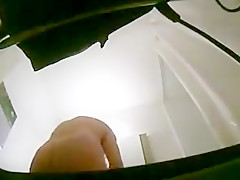 Claude dans la salle de bain