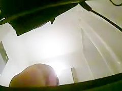 Claude dans la salle de bain