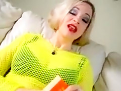 Nicole 24 footjob the queen 3