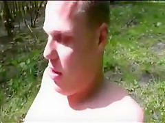 nederlandse geile meid neukt buiten