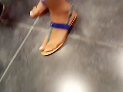 Close up fr sexy long feets white toes ass