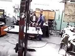 Levou esposa safada pra orgia