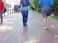 Sexy russian wrigle ass on the street.mp4
