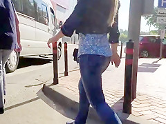 Sexy russian wrigle ass on the street.mp4