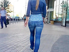 Sexy russian wrigle ass on the street.mp4