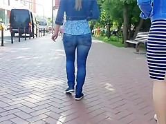 Sexy russian wrigle ass on the street.mp4