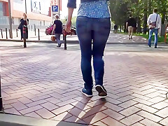 Sexy russian wrigle ass on the street.mp4