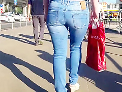 Russian milf with nice ass on the street