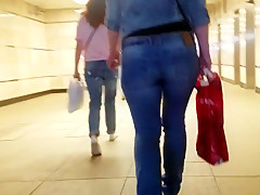 Russian milf with nice ass on the street