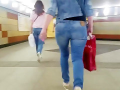 Russian milf with nice ass on the street