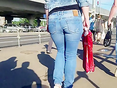 Russian milf with nice ass on the street