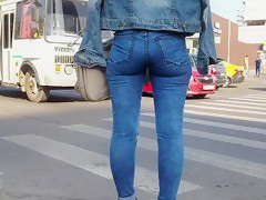 Hot russian wriggle ass in metro 2