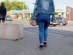 Hot russian wriggle ass in metro 2