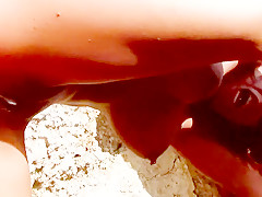 Girl gets sex near the sea