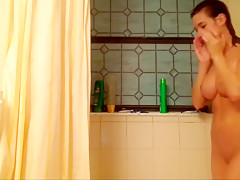 Amateur couple fucking in the bathtub