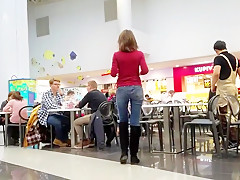 Girl with nice ass waiting meal