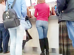 Girl with nice ass waiting meal