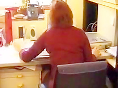 Mature francaise qui se masturbe et pisse