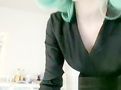 Pussy toying solo teen getting her orgasm