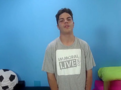 Jennifer White and Chase Ryder putting their handjob skills on display